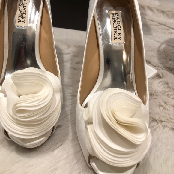 COPY - Badgley Mischka Platform Flower Pumps - Picture 3 of 8